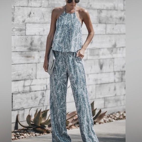 VICI “seeking shade” tropical leaf print pocketed halter jumpsuit w/overlay. L - Picture 15 of 15